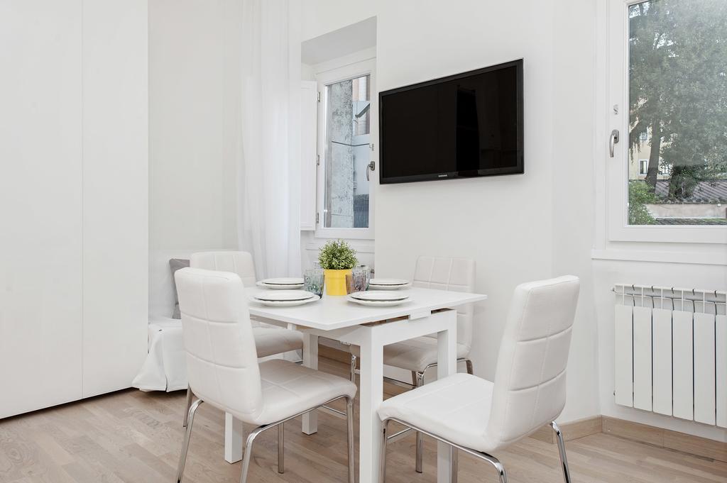 White Flat Colosseo Рим Стая снимка