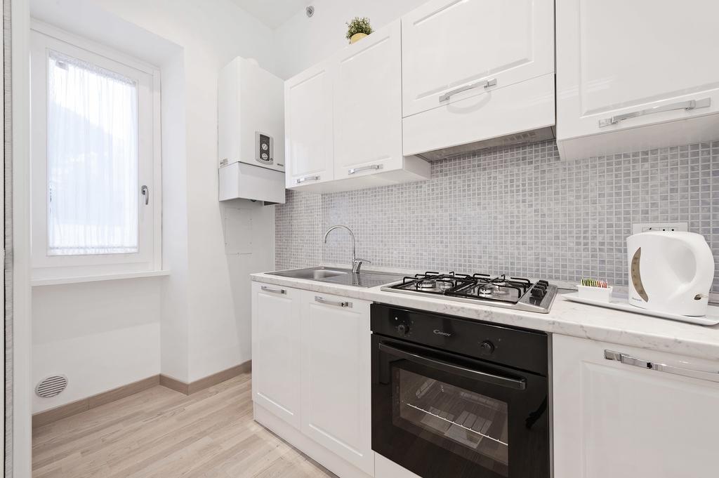 White Flat Colosseo Рим Стая снимка