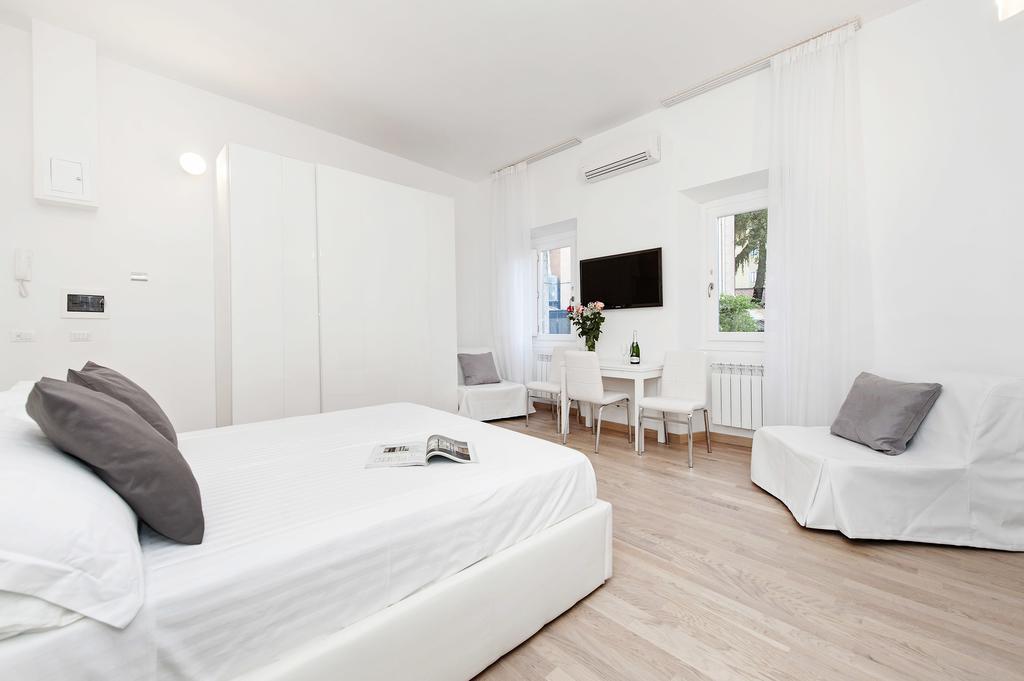 White Flat Colosseo Рим Стая снимка