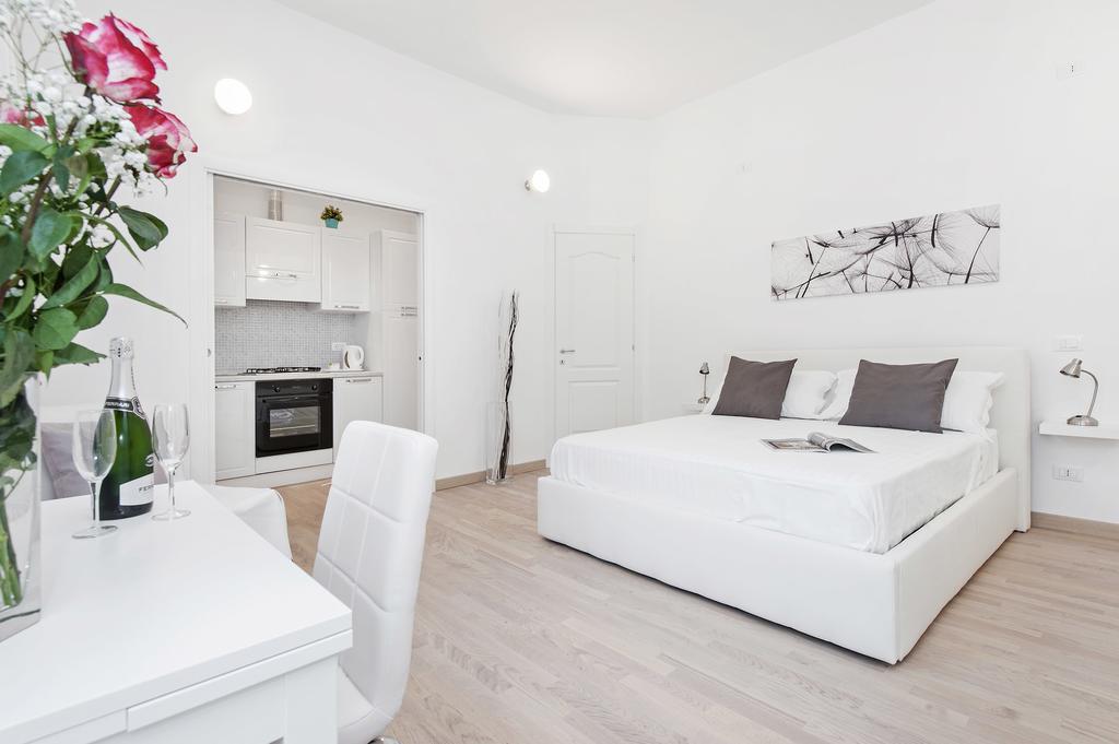 White Flat Colosseo Рим Стая снимка